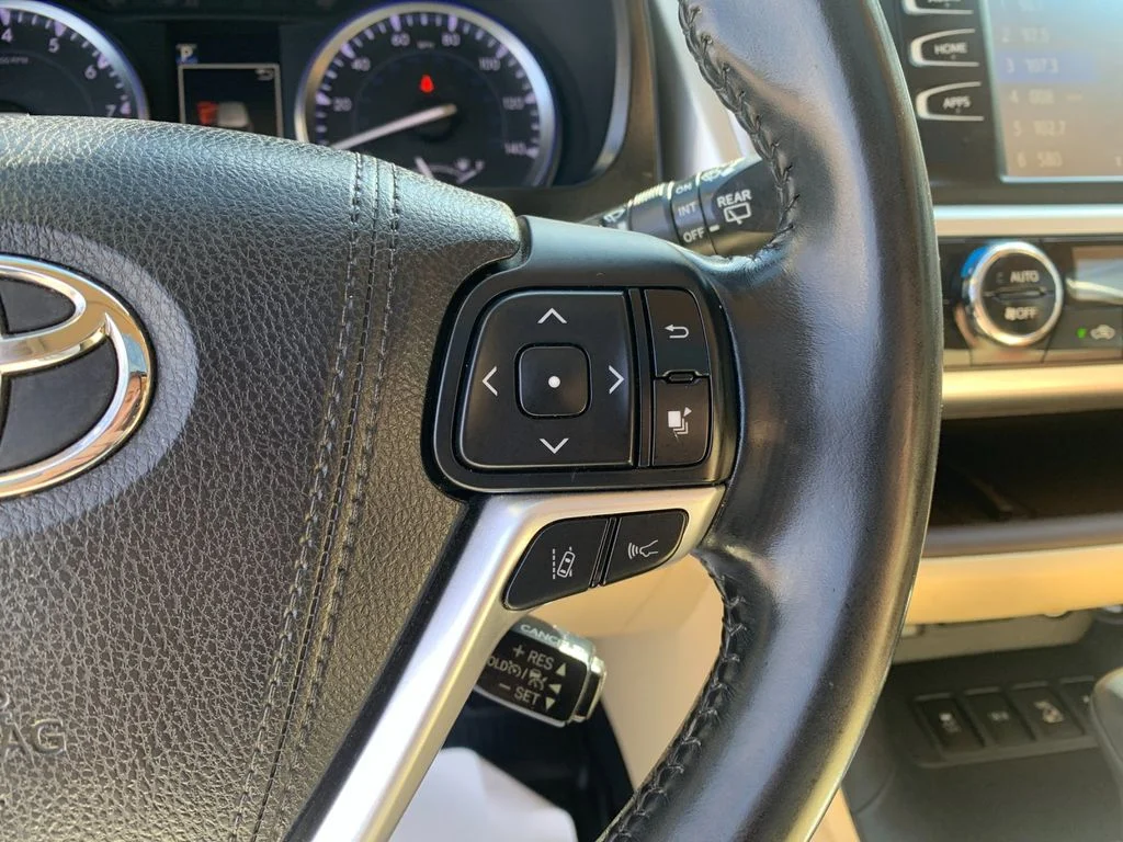 Used 2017 Brown Toyota XLE image 31