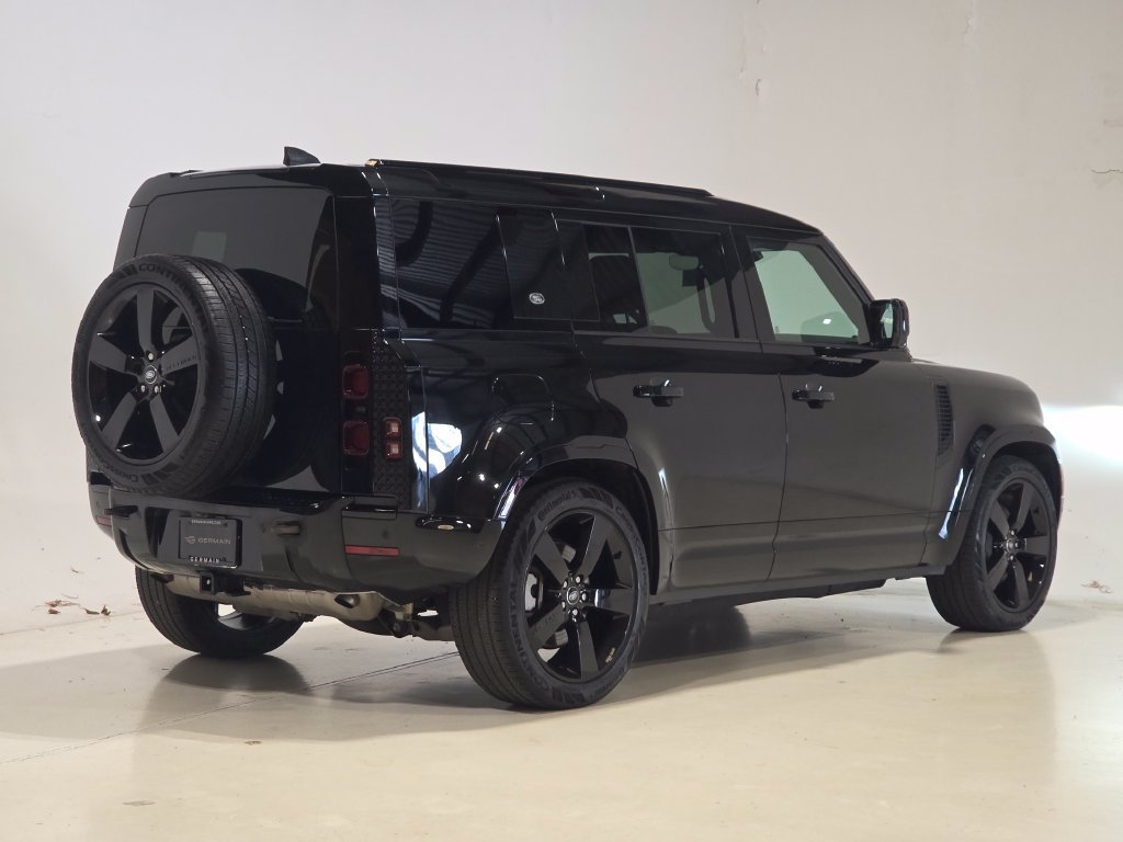 Used 2024 Santorini Black Metallic Land Rover X-Dynamic SE image 5
