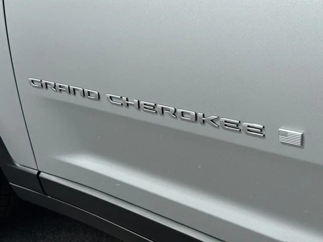 New 2026 Silver Zynith Exterior Paint Jeep Laredo image 18