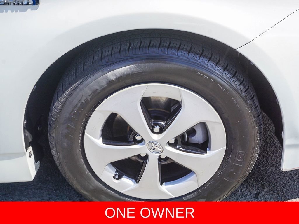 Used 2013 White Toyota Four image 9