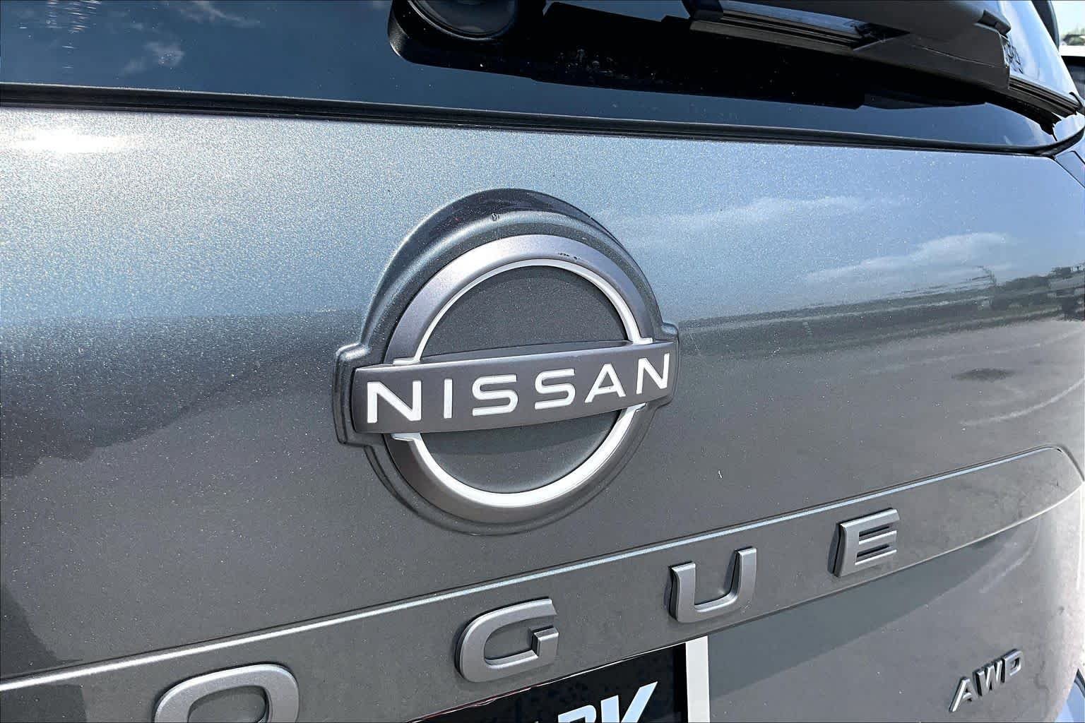 Used 2025 Gun Metallic Nissan SV image 30