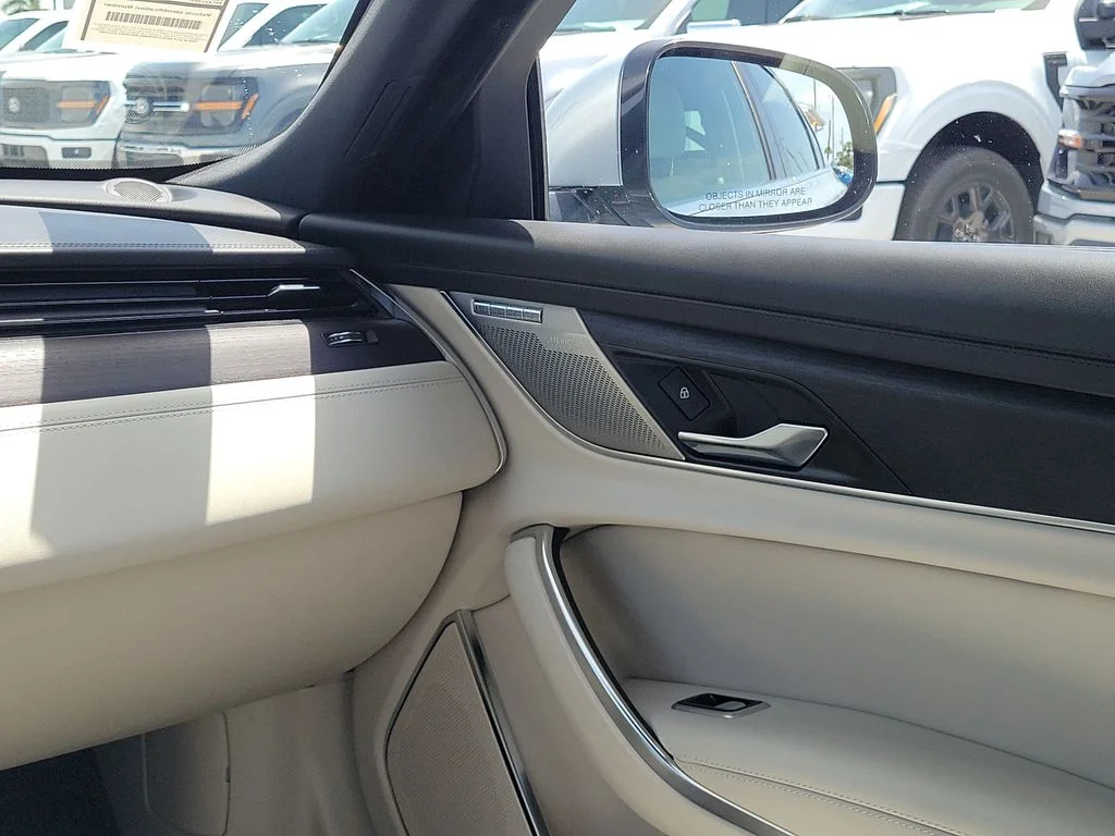 Used 2022 Silver Jaguar SE image 15