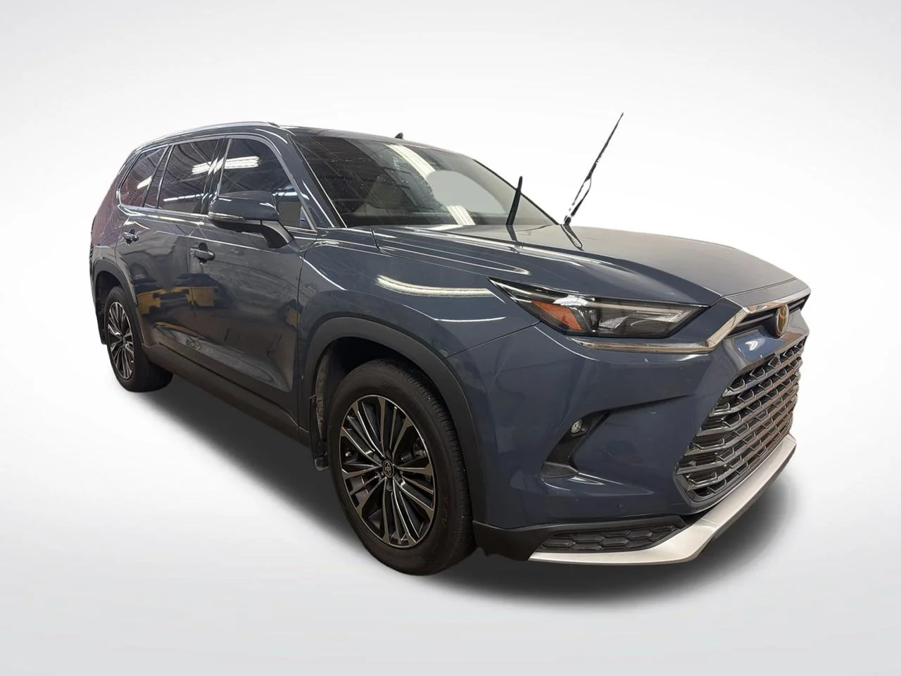 Used 2025 White Toyota MAX Platinum image 9