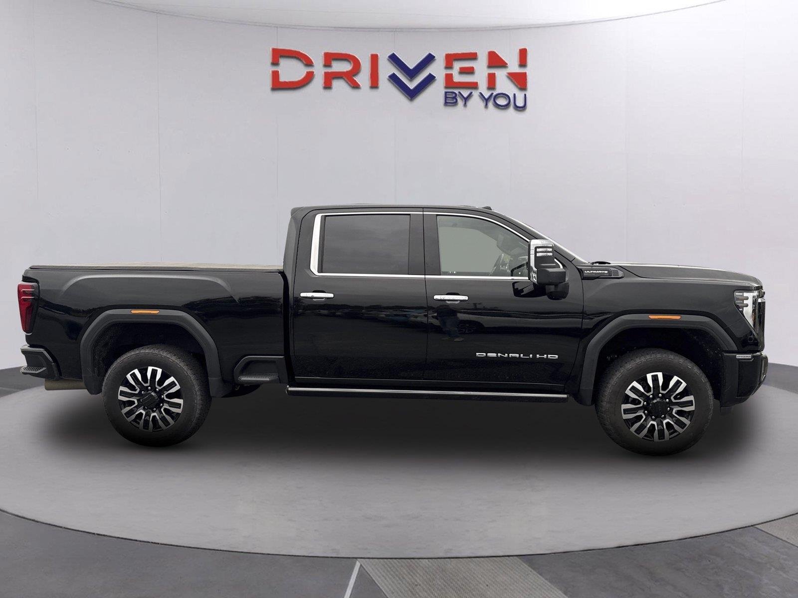 Used 2024 Onyx Black GMC Denali Ultimate image 3