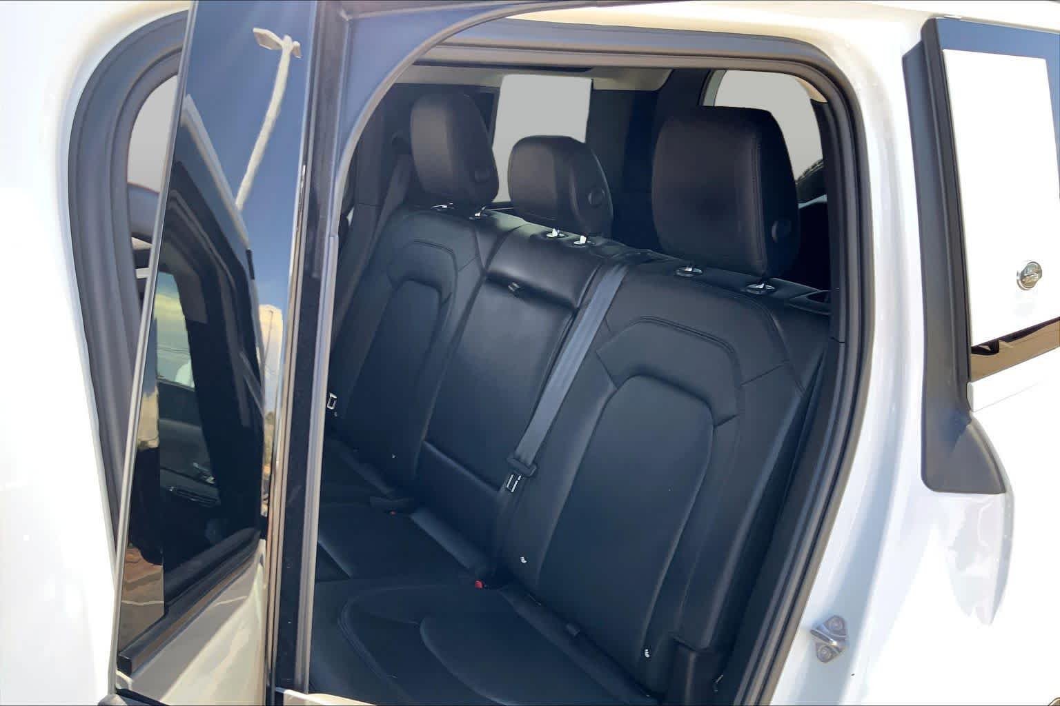 Used 2024 Fuji White Land Rover S image 20
