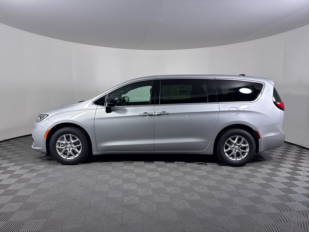 2026 Chrysler Pacifica Select - Photo 12
