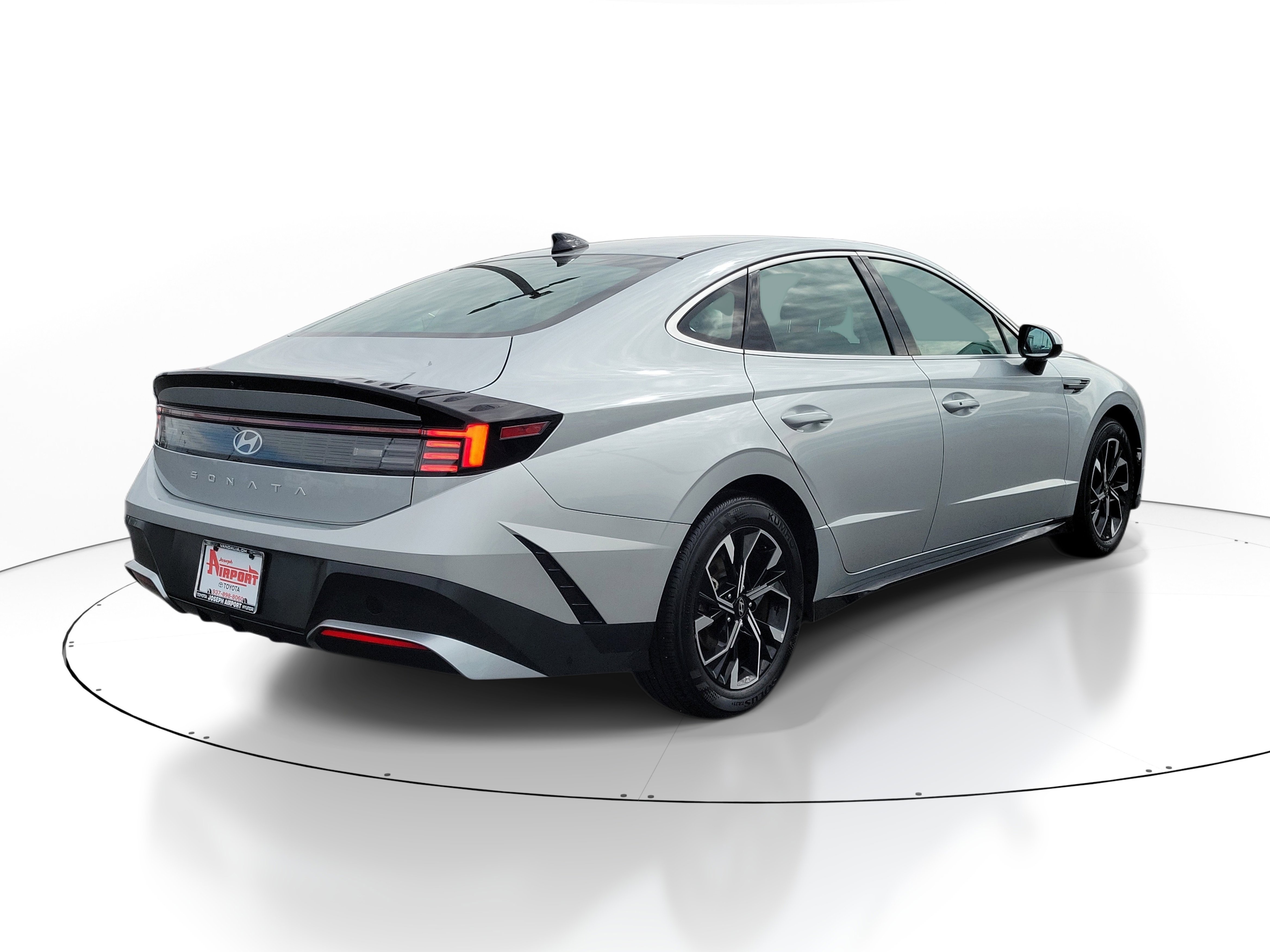 Used 2025 Aero Silver Hyundai SEL image 4