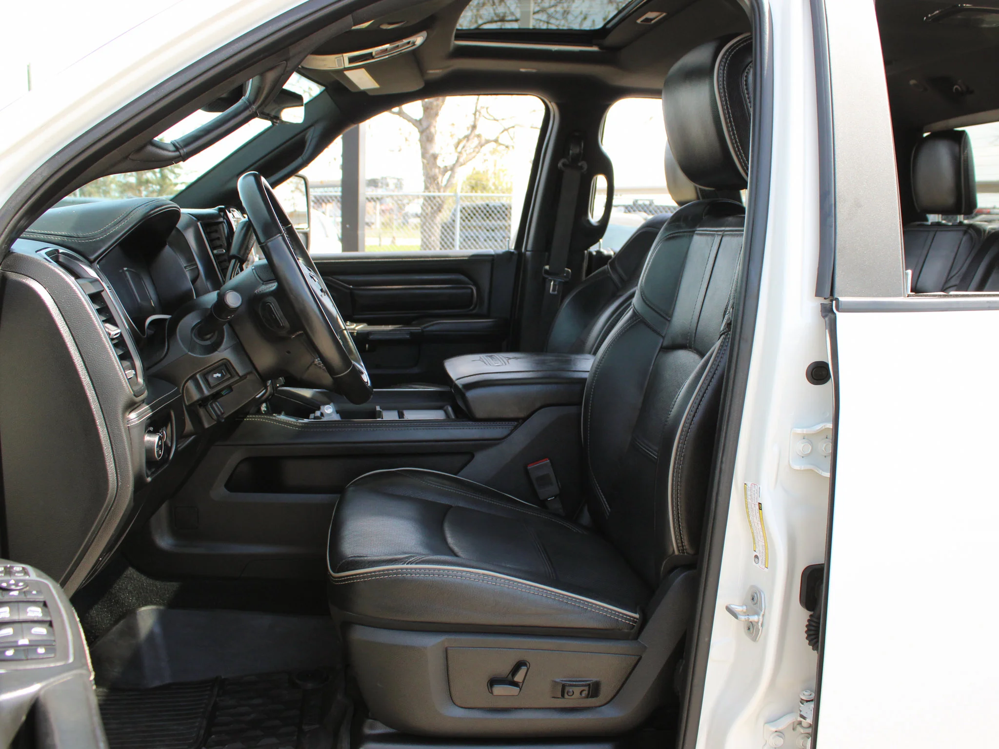Certified Used 2024 White RAM Limited * Cummins Diesel | Night Edition | 5th Wheel & Gooseneck | Apple CarPlay | Adaptive Cruise image 3