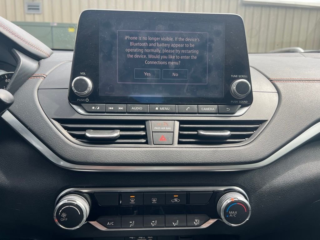 Used 2019 White Nissan 2.5 SR image 10