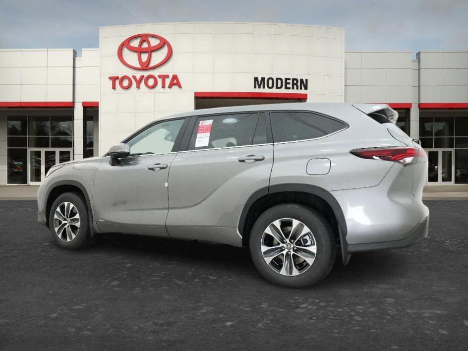 New 2026 Heavy Metallic Toyota Hybrid XLE image 14