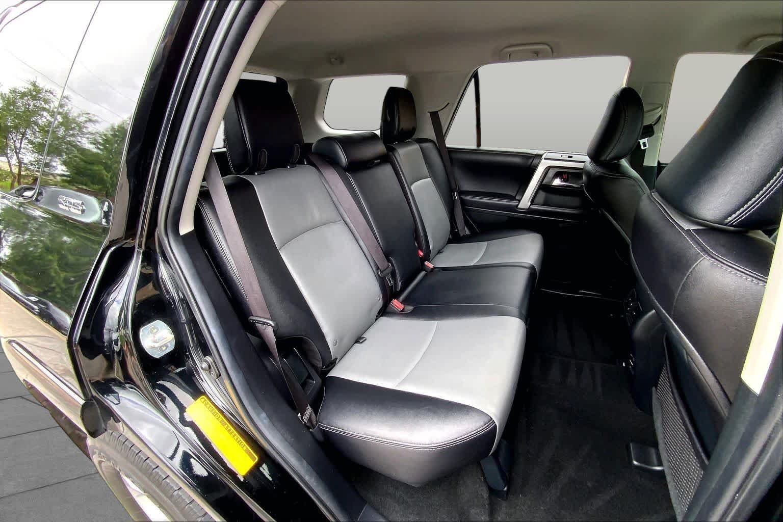 Used 2018 Midnight Black Metallic Toyota SR5 image 19