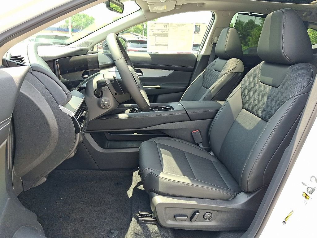 New 2026 White Nissan Platinum image 9