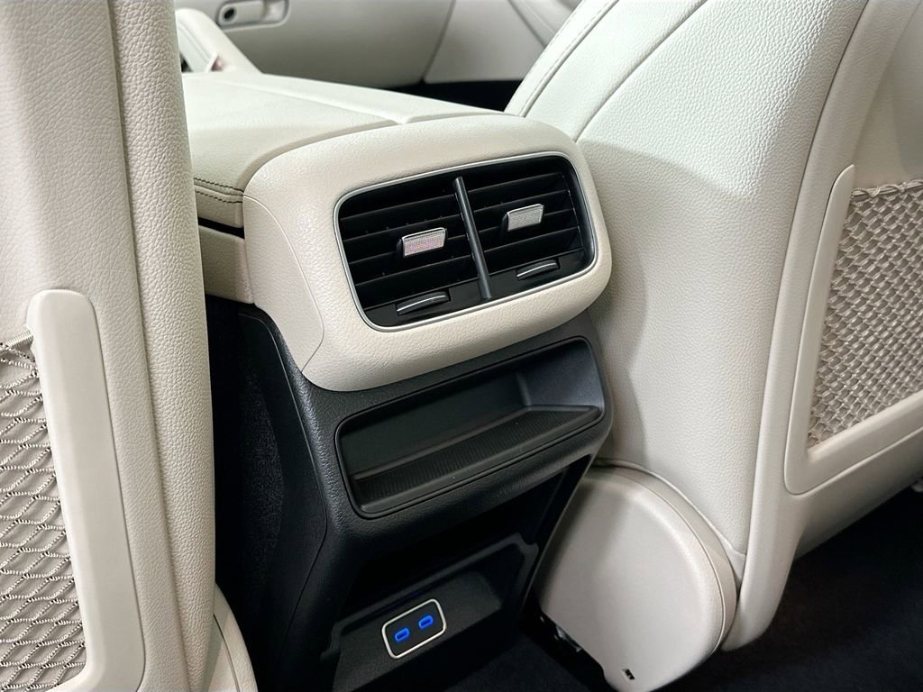 New 2026 MANUFAKTUR Moonlight White Metallic Mercedes-Benz GLE 450 image 61