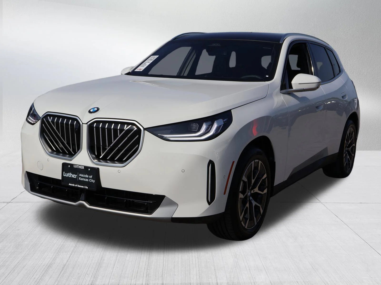 Used 2026 Alpine White BMW 30 xDrive image 3