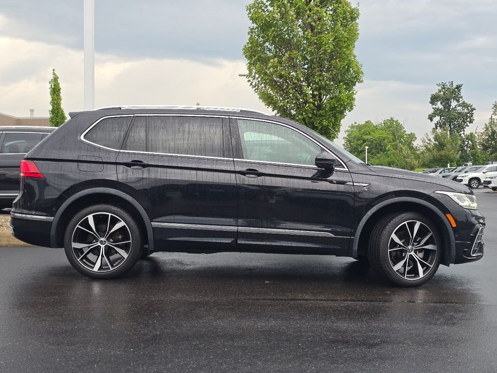 Used 2024 Black Volkswagen 2.0T SEL R-Line image 27