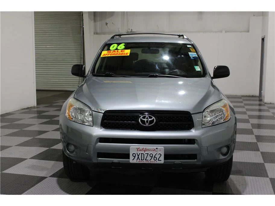 Used 2006 Green Toyota Base image 2