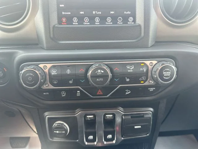 Used 2018 Silver Jeep Sport S image 20