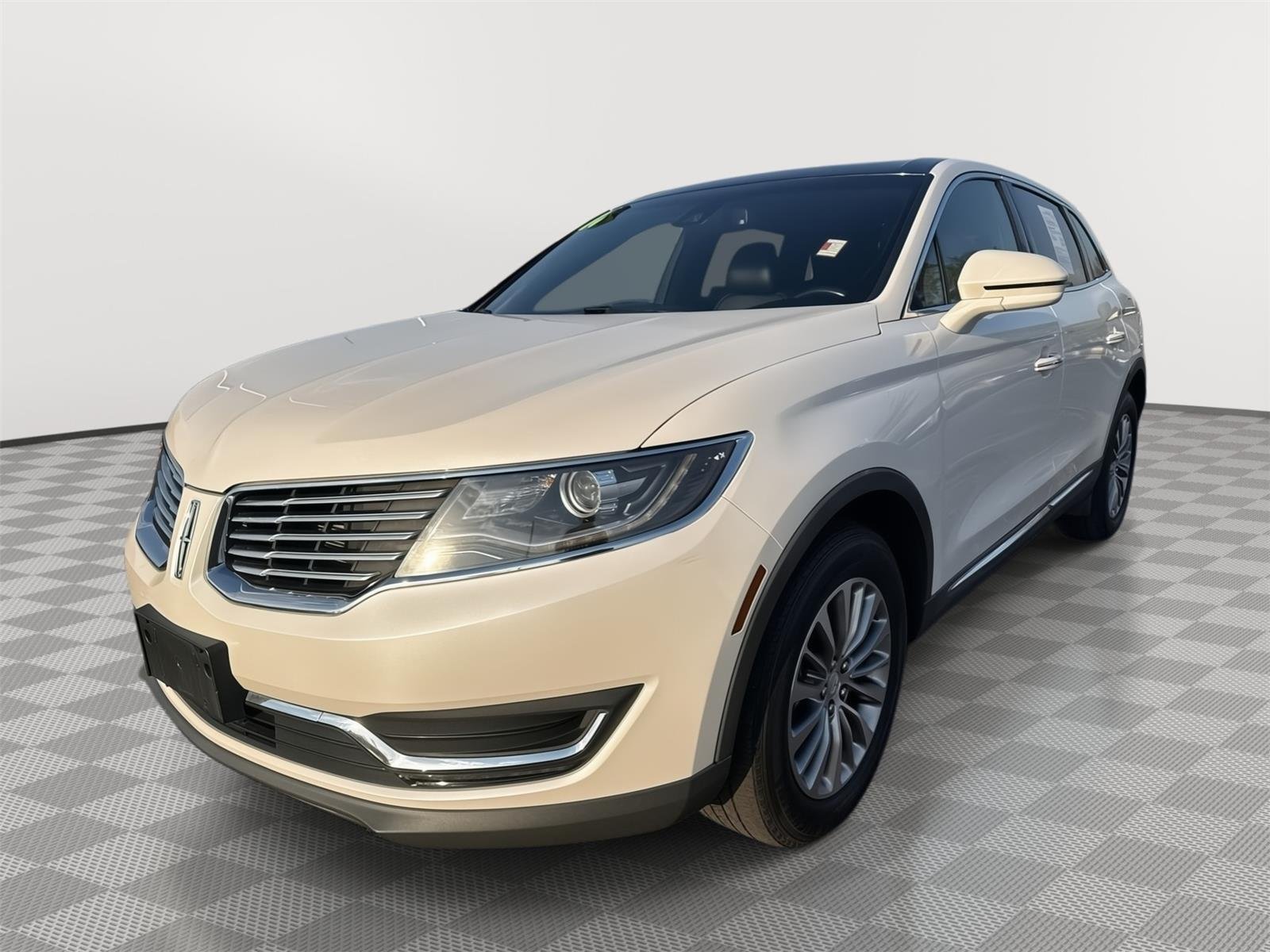 Used 2016 White Platinum Metallic Tri-Coat Lincoln Select image 9
