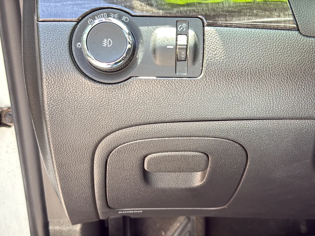 Used 2015 White Buick Premium image 9