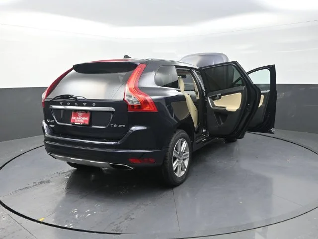 Used 2016 Blue Volvo T6 Drive-E image 44
