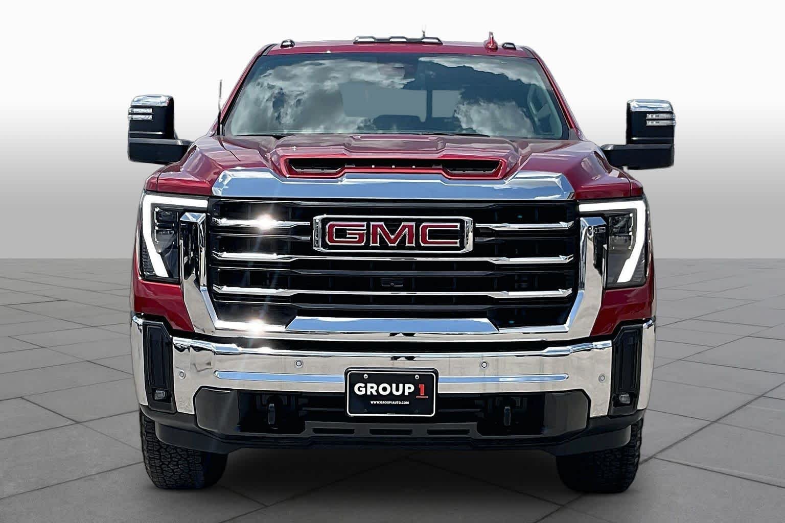 Used 2025 Volcanic Red Tintcoat GMC SLT image 4