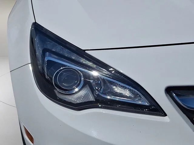 Used 2016 White Buick Premium image 9