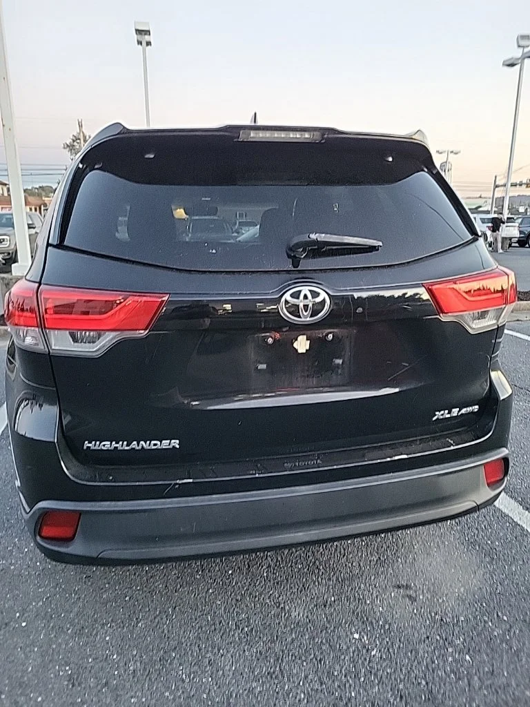 Used 2018 Black Toyota XLE image 29