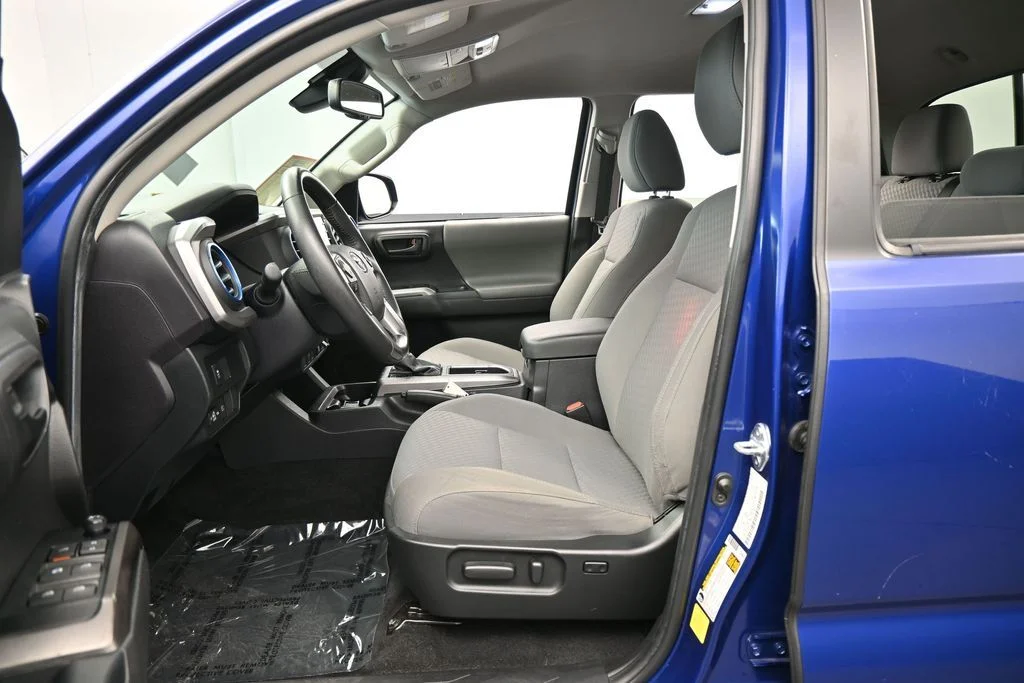 Used 2022 Blue Toyota SR5 image 11
