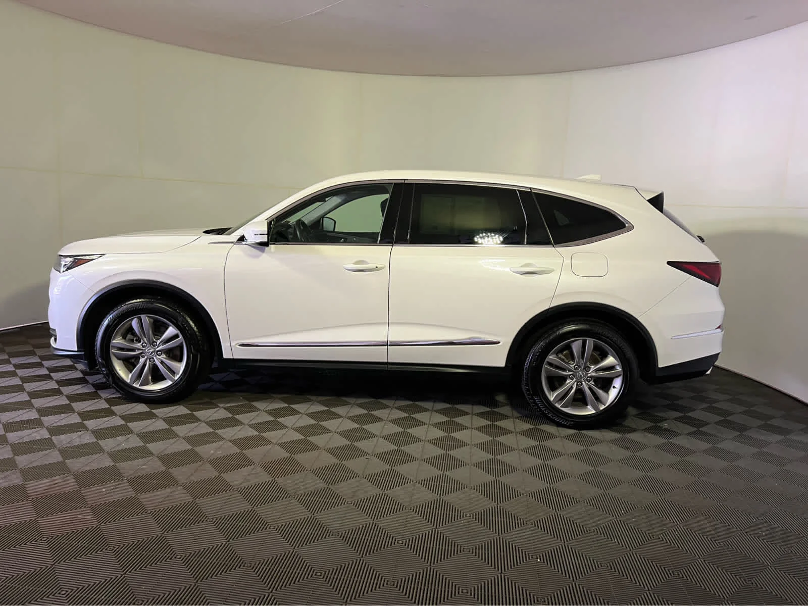 Certified Used 2025 Platinum White Pearl Acura  image 4
