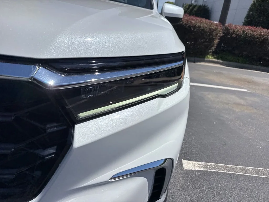Certified Used 2023 Platinum White Pearl Honda AWD ELITE image 9