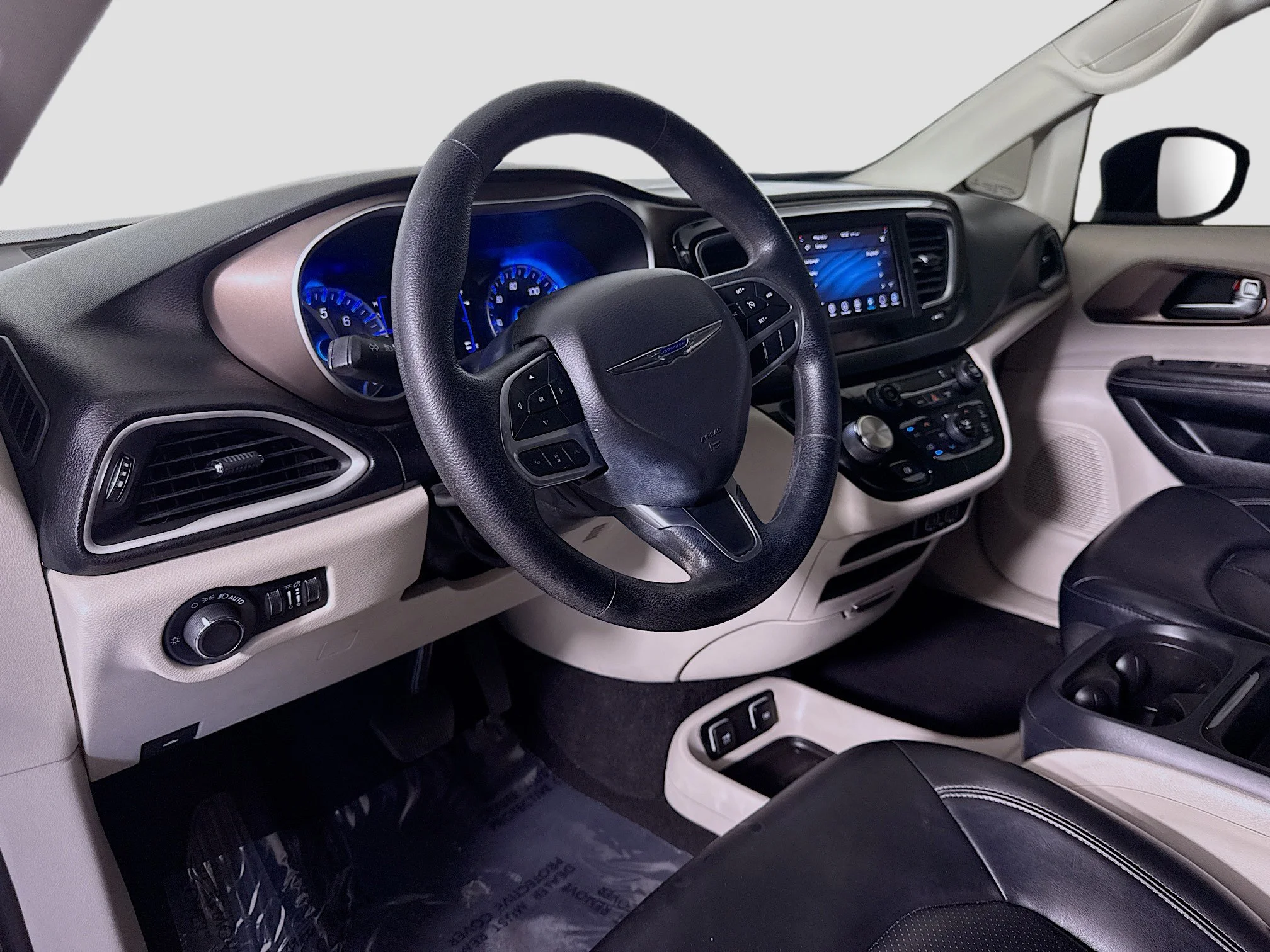 Used 2021 Granite Crystal Metallic Clearcoat Chrysler LXI image 19