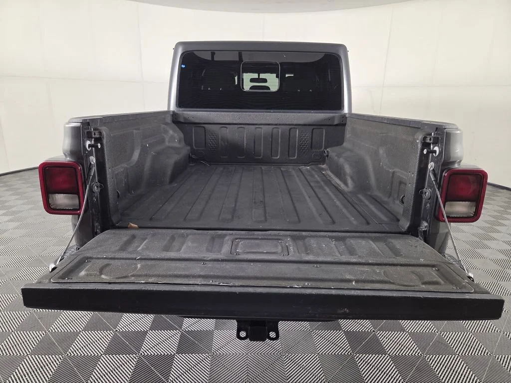 Used 2022 Granite Crystal Metallic Clearcoat Jeep Altitude image 27