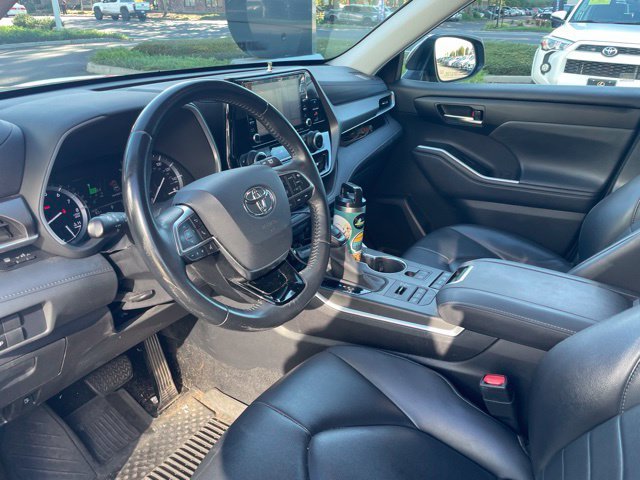 Used 2020 Gray Toyota XLE image 8