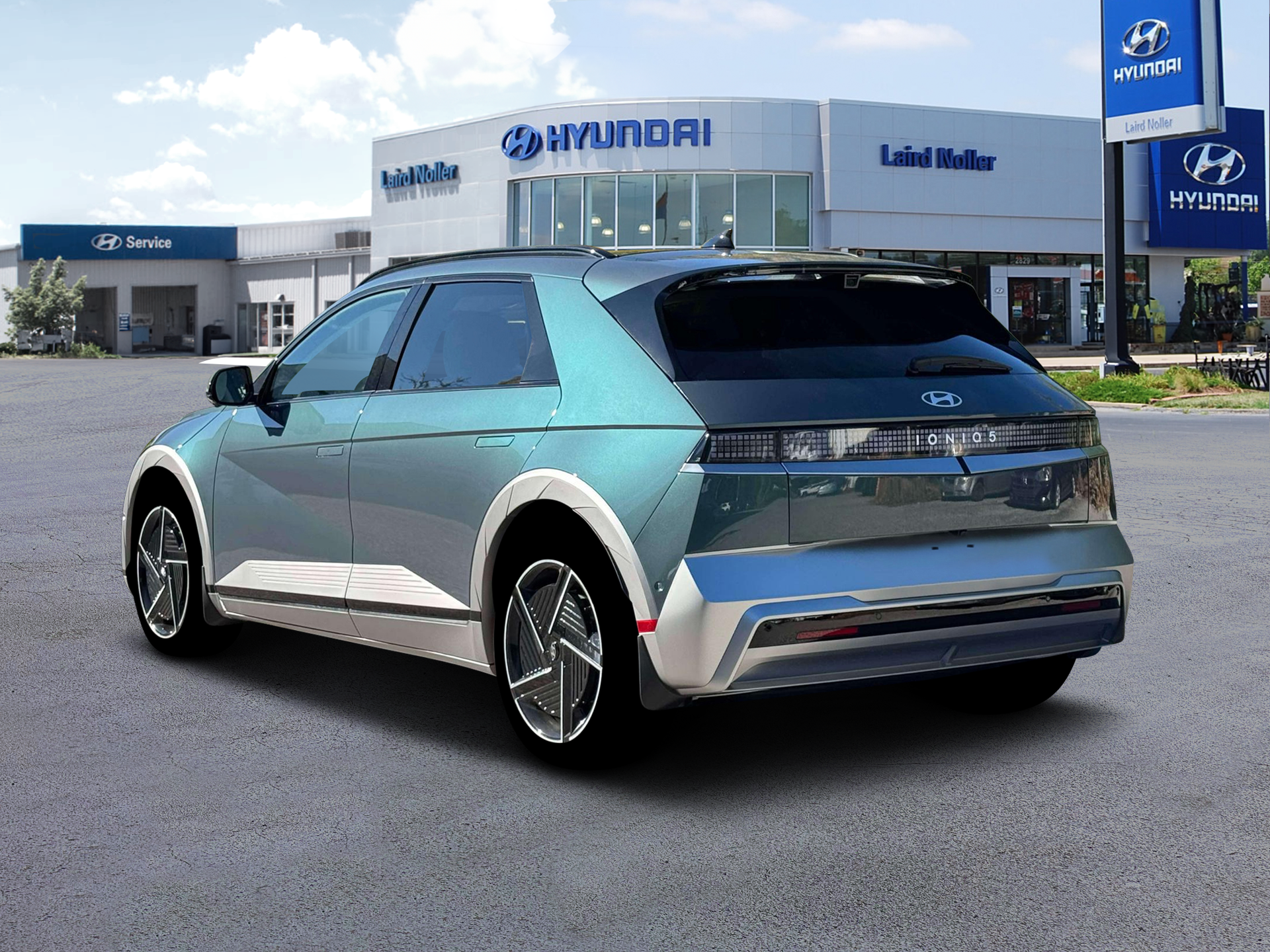 View vehicle photo 5