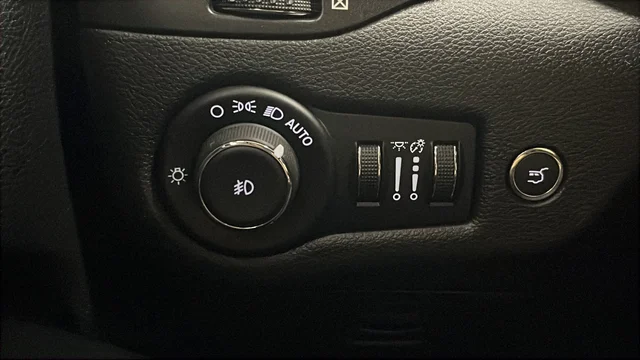 Used 2022 Granite Crystal Metallic Clearcoat Jeep Trailhawk image 34