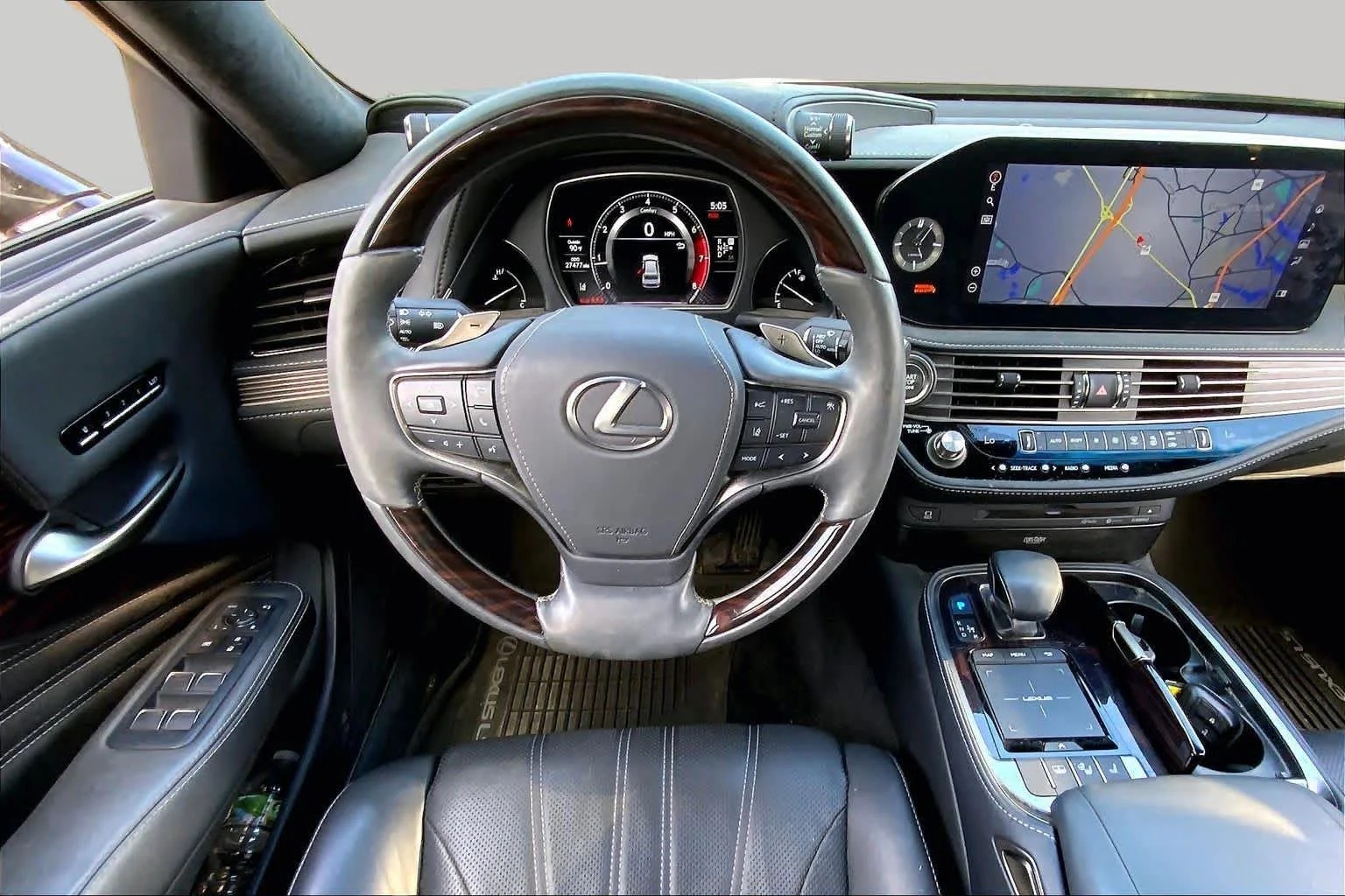 Certified Used 2022 CAVIAR Lexus  image 6