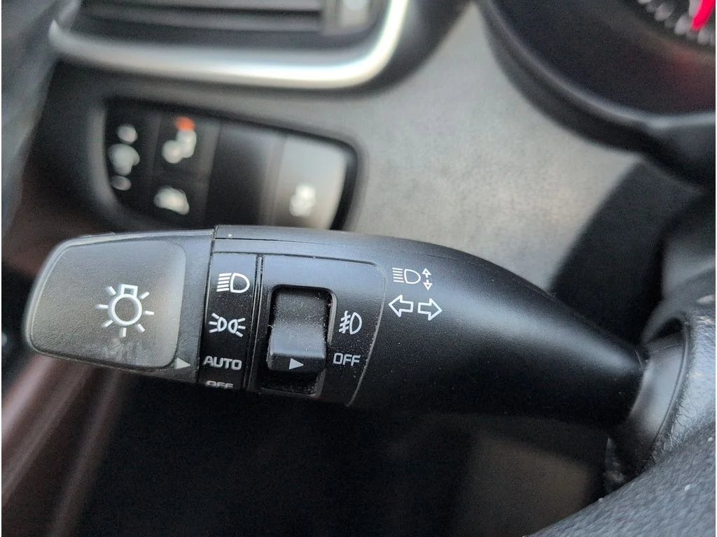 Used 2020 SILVER Kia 4d SUV FWD SX image 26
