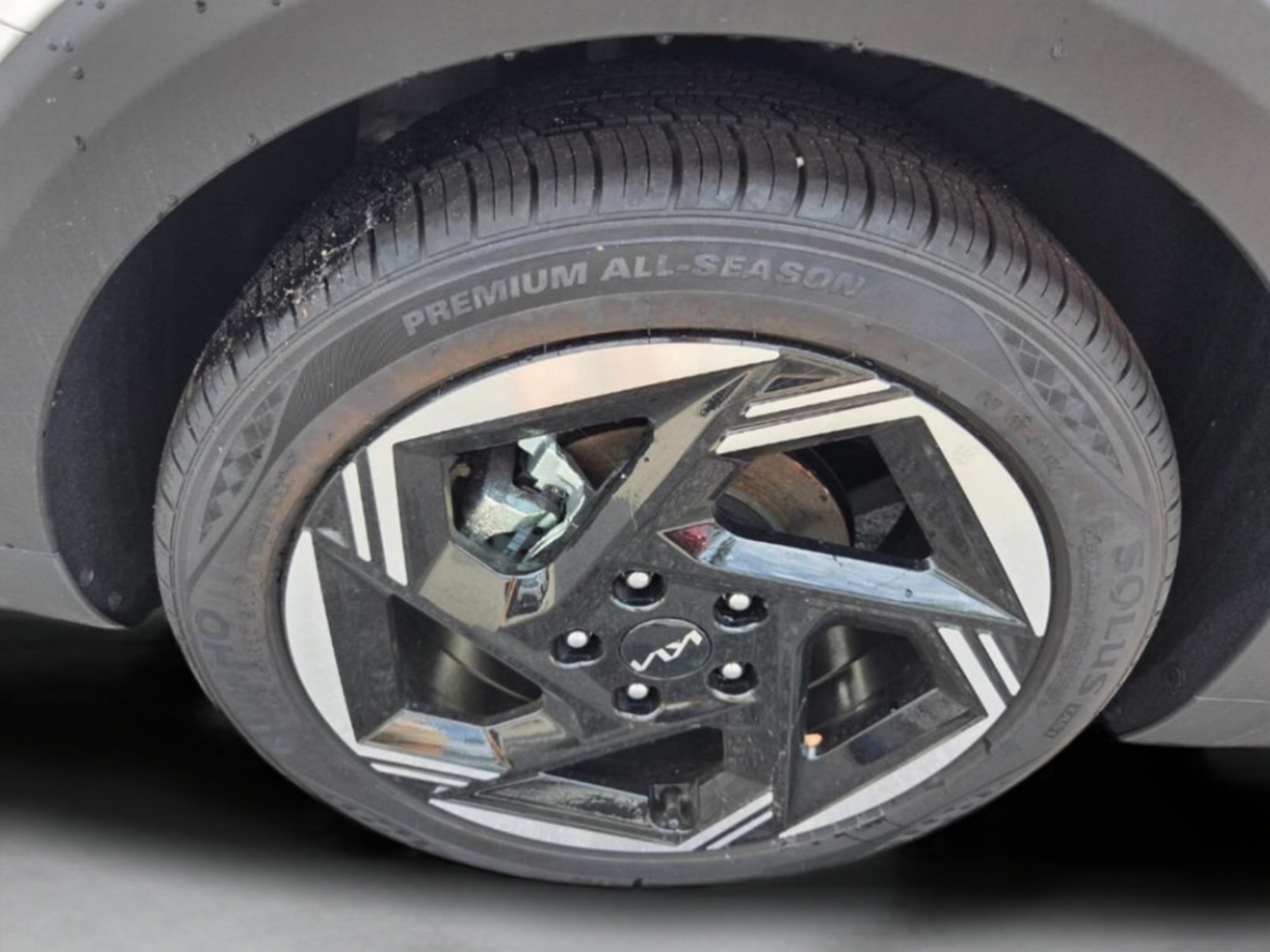 New 2026 Snow White Pearl Kia EX image 32