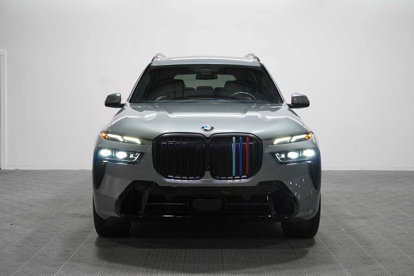 Certified Used 2024 Skyscraper Grey Metallic BMW xDrive40i image 2