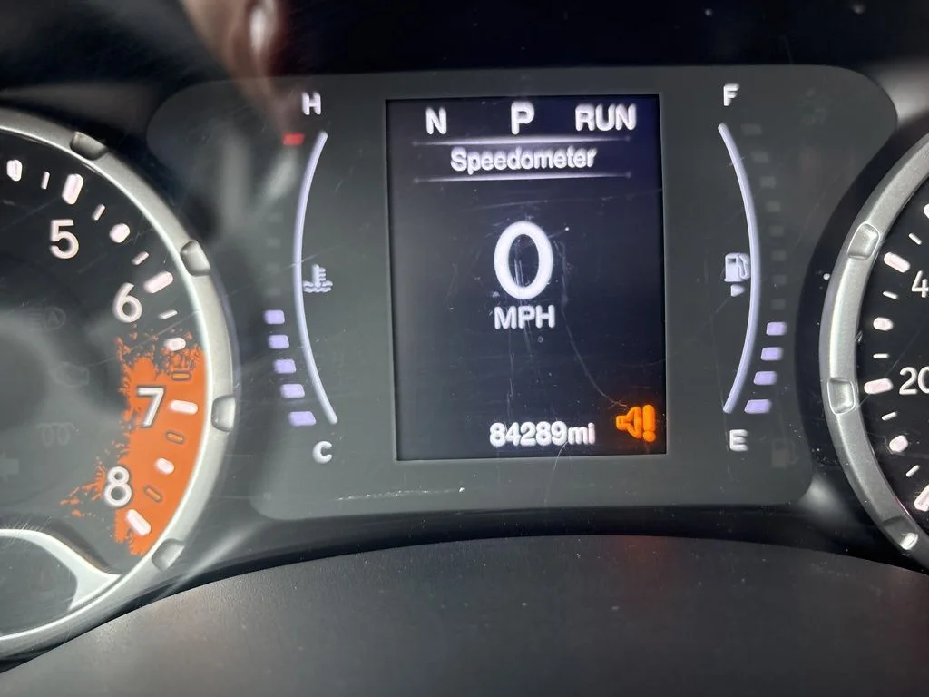 Used 2018 Blue Jeep Latitude image 18