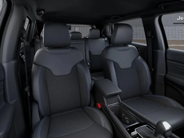 New 2026 Fathom Blue Pearl-Coat Exterior Paint Jeep Latitude Altitude image 9