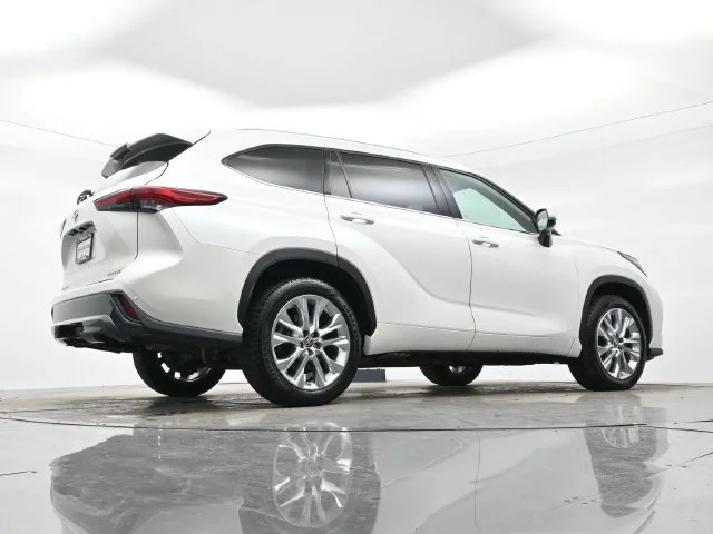 Used 2021 Blizzard Pearl Toyota Limited image 30