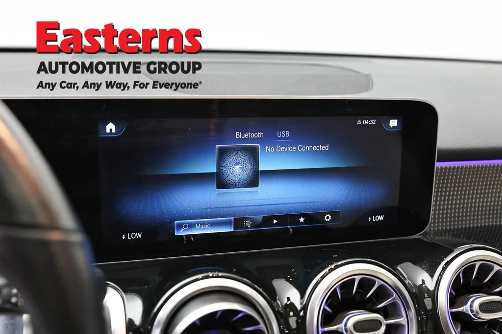 Used 2021 White Mercedes-Benz GLB 250 image 22