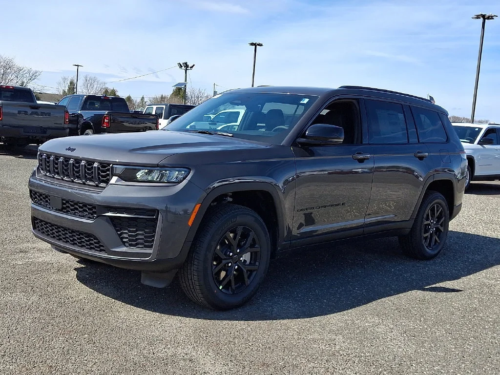 New 2026 Baltic Gray Metallic Clear-Coat Exterior Paint Jeep Laredo Altitude image 4