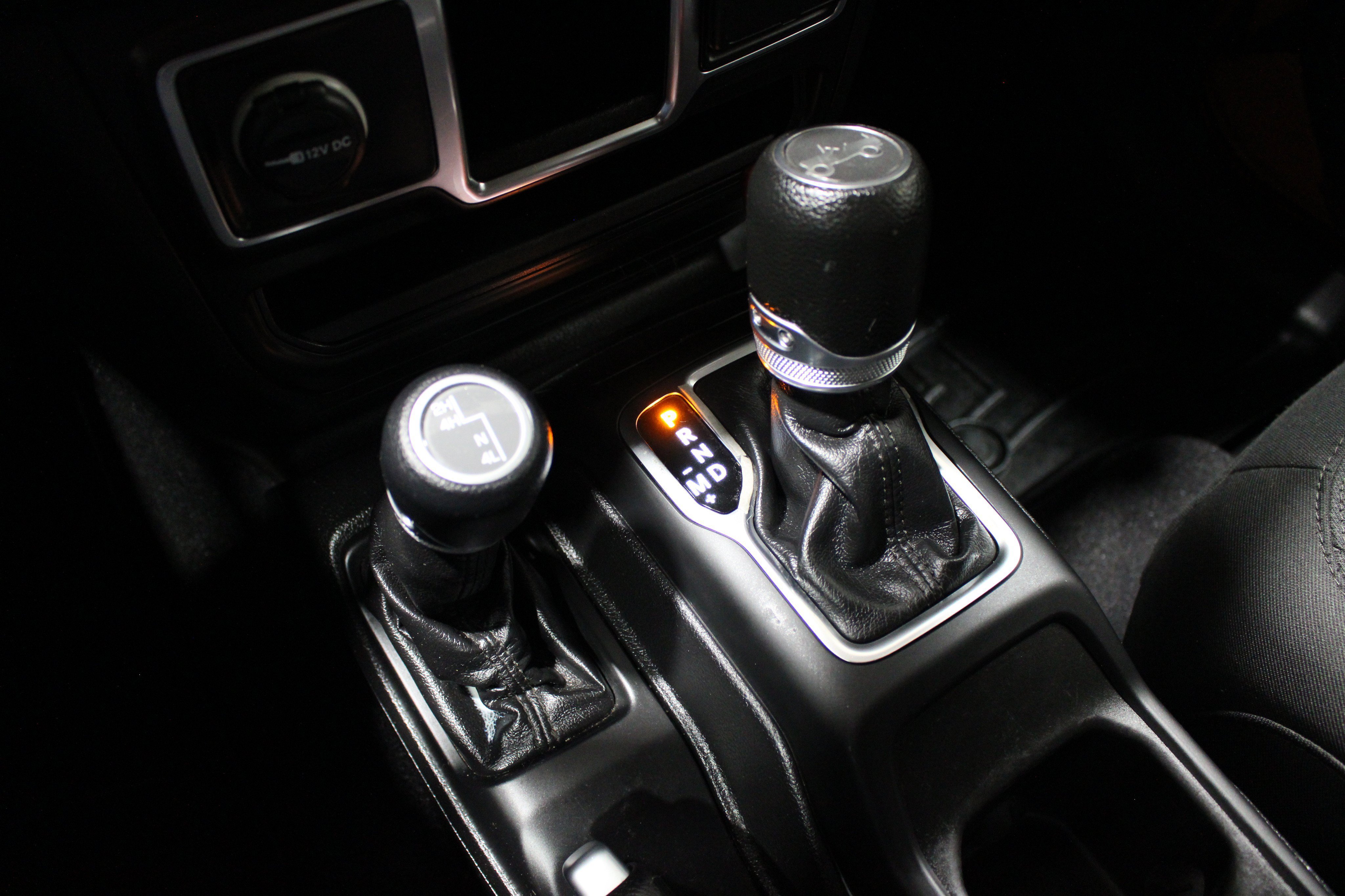 Used 2018 Punkn Metallic Clearcoat Jeep Sport image 14