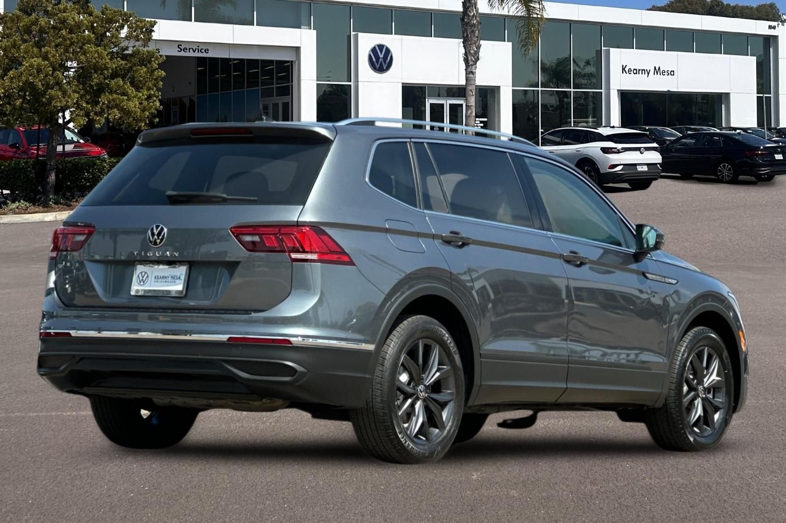 Certified Used 2023 Platinum Gray Metallic Volkswagen 2.0T SE image 4