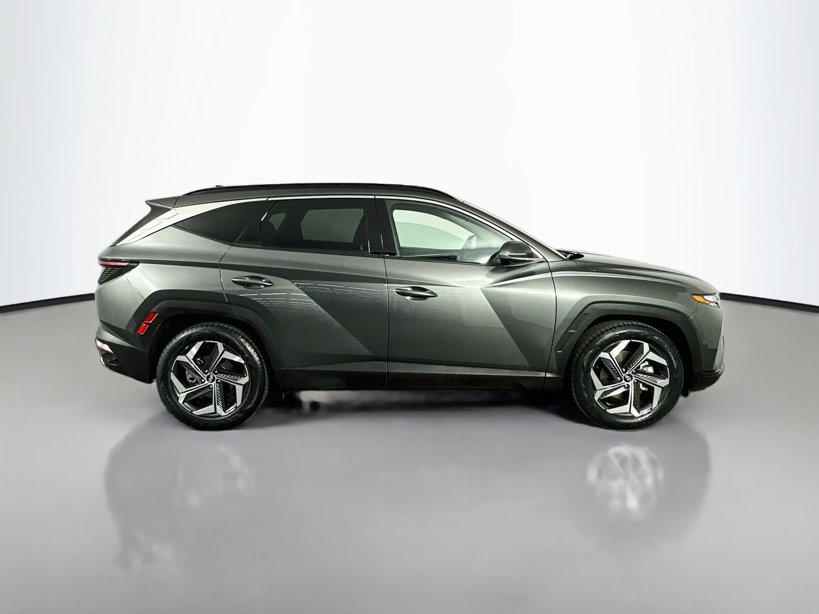 Used 2023 Amazon Gray Hyundai Limited image 9