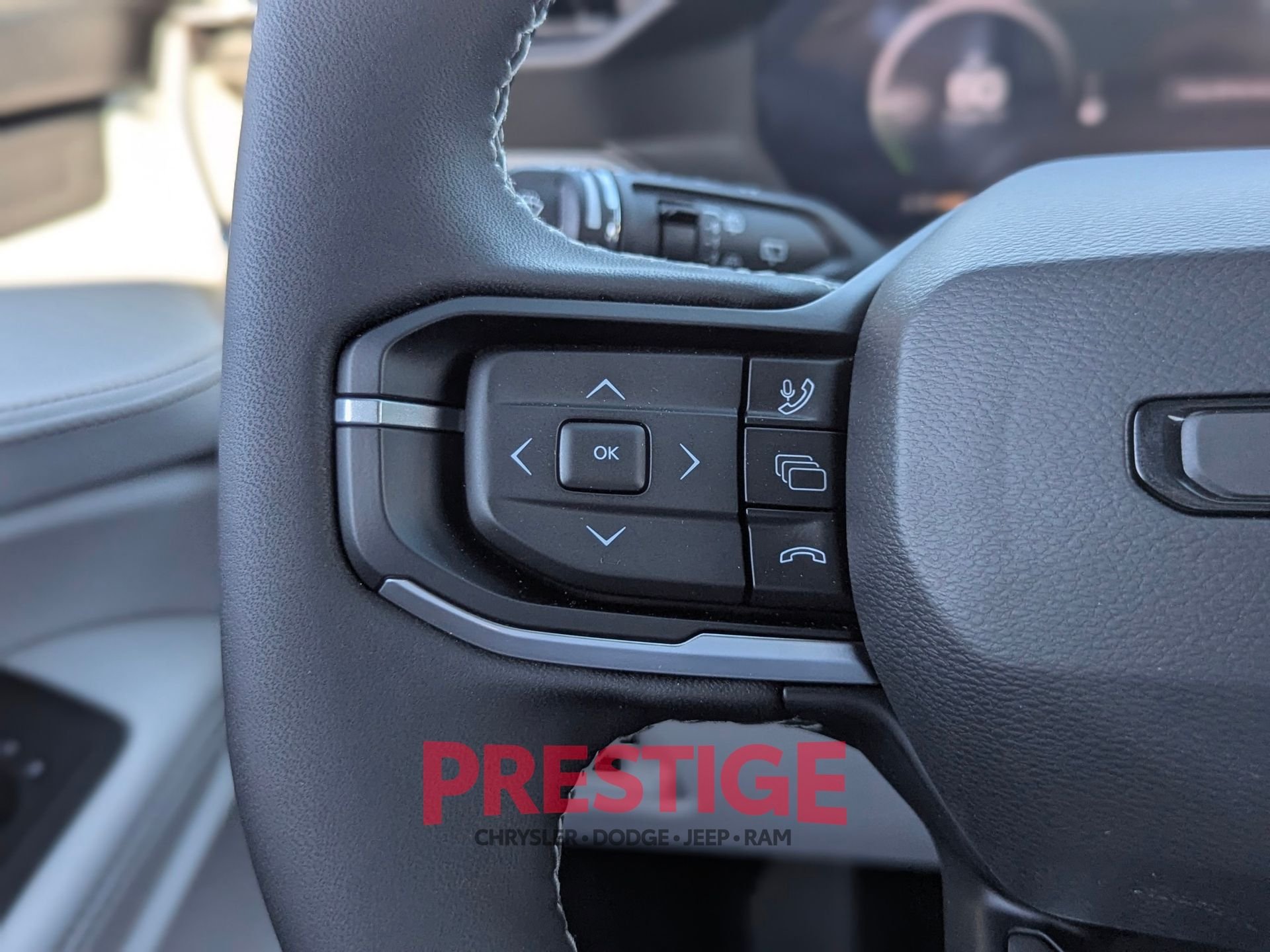 New 2026 Diamond Black Crystal Pearl-Coat Exterior Paint Jeep Limited image 14