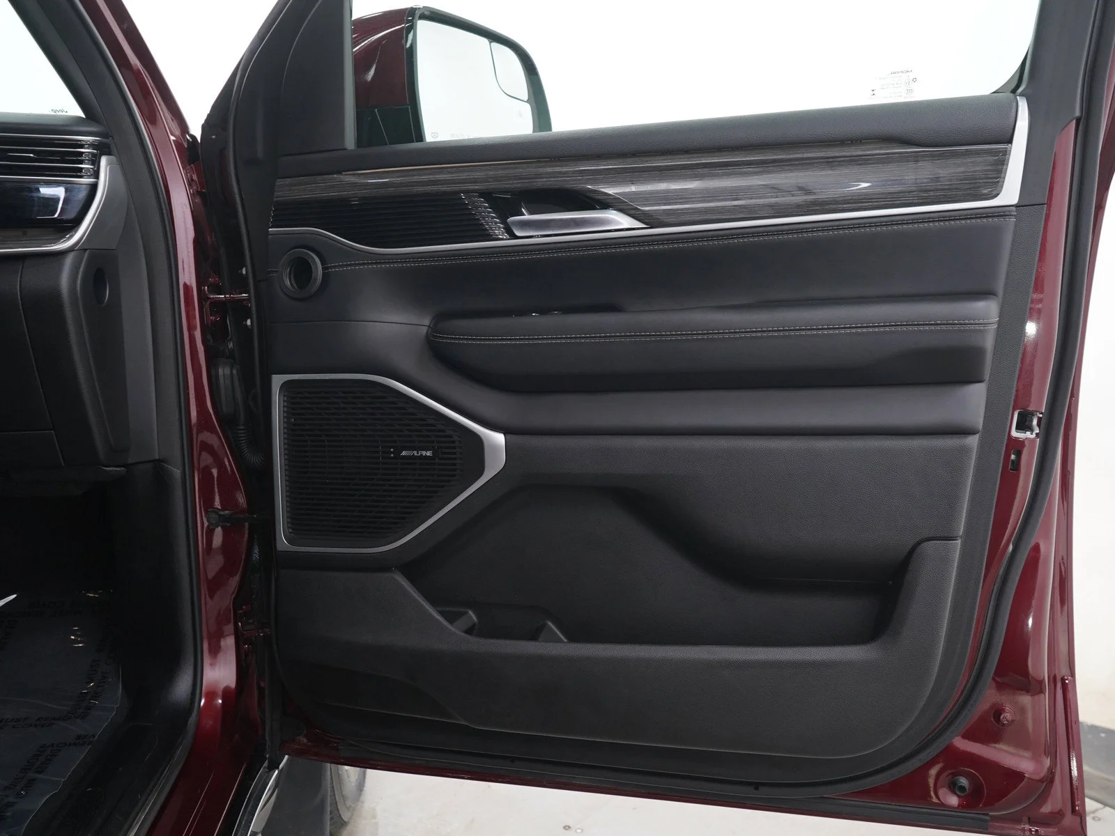 Used 2022 Velvet Red Pearlcoat Jeep Series III image 9