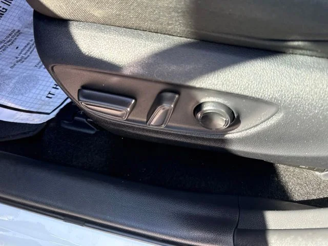 2024 Toyota RAV4 XLE - Photo 17